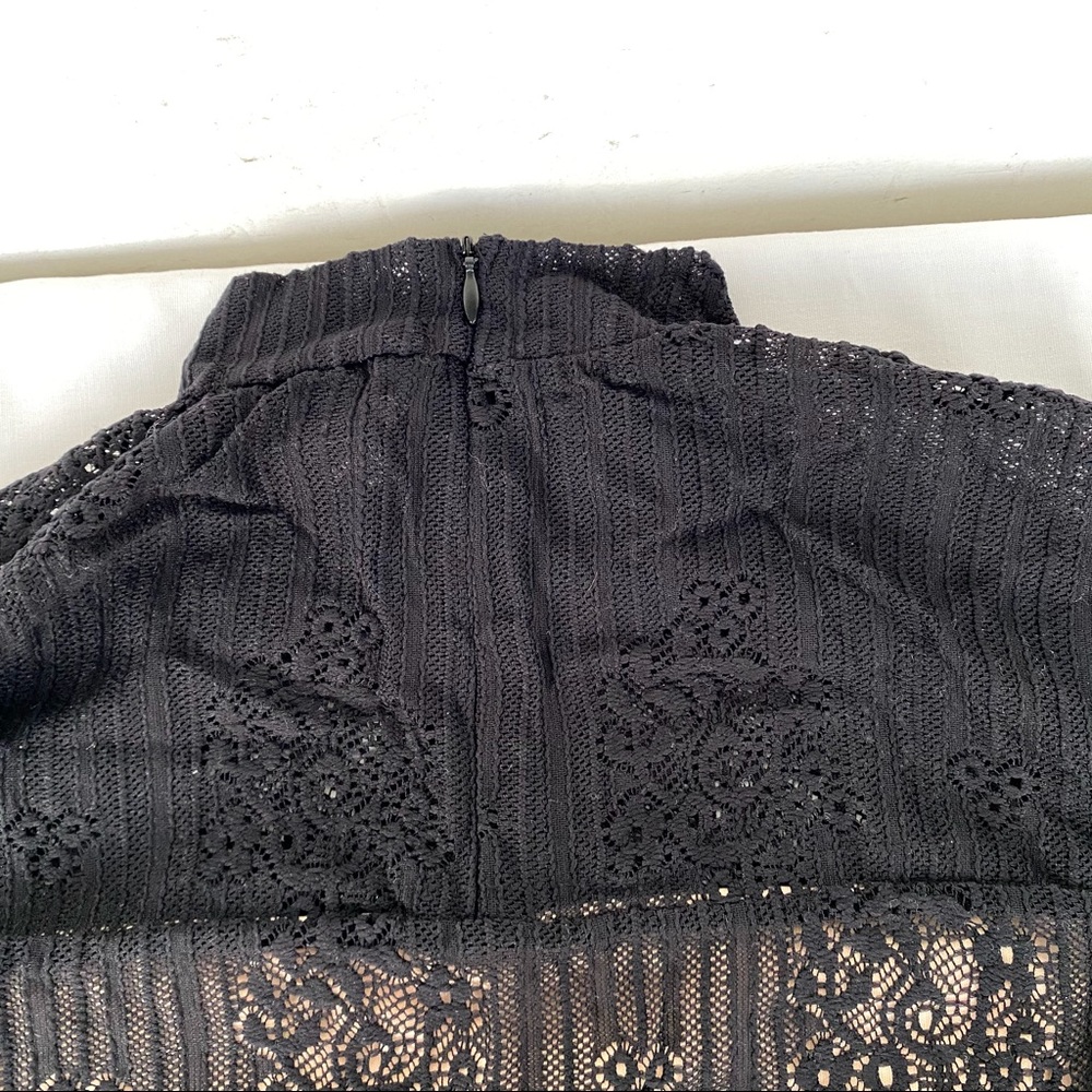 FOREVER 21 Crochet Lace Dress - SMALL - Picture 6 of 7